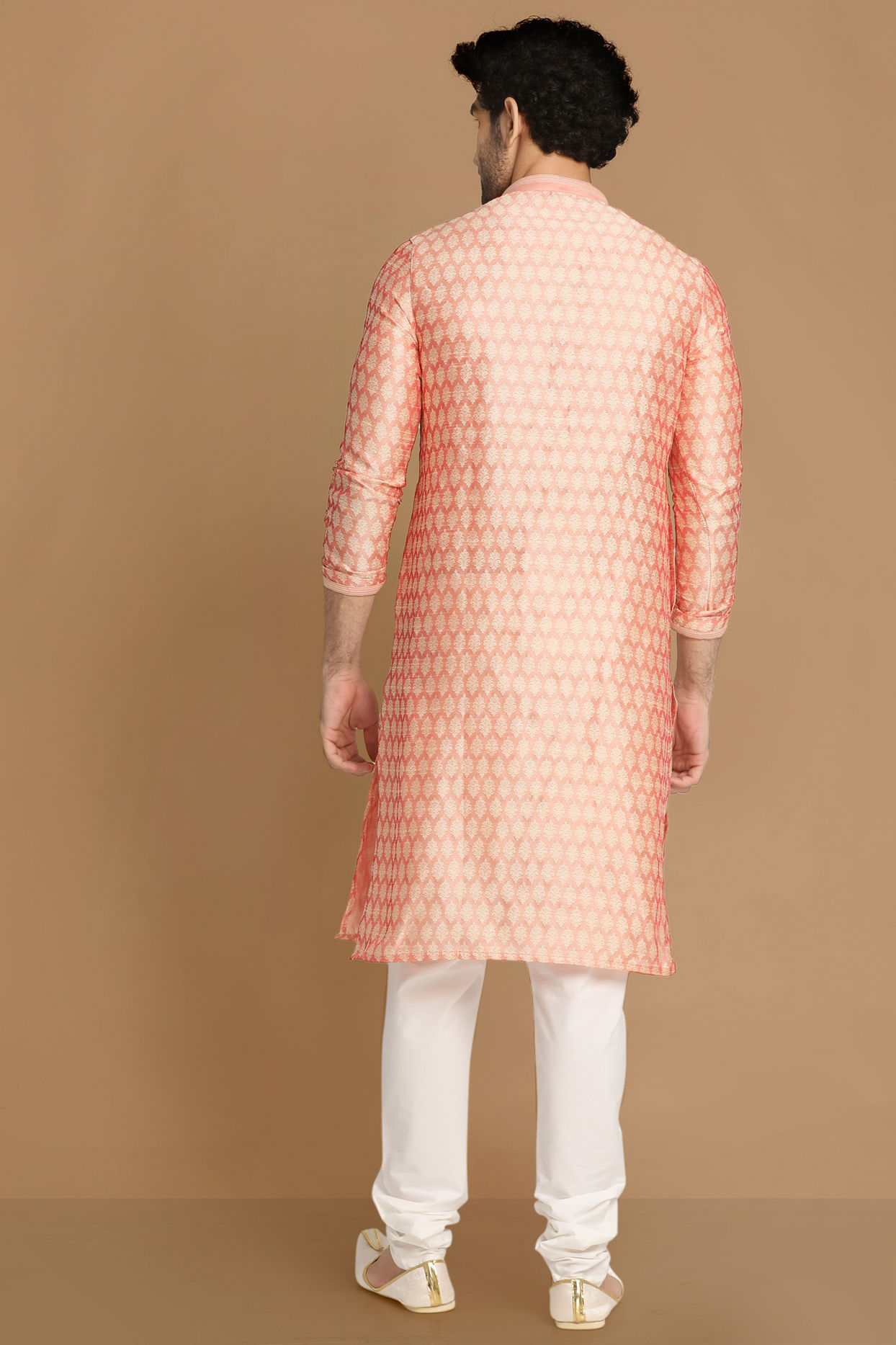 alt message - Manyavar Men Light Pink Self Design Kurta Pajama image number 2